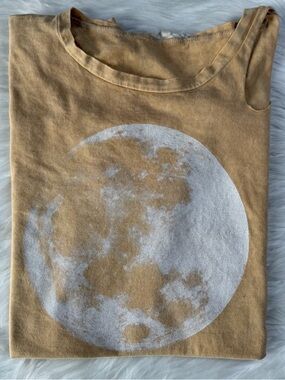 Mystree Full Moon Graphic T-Shirt